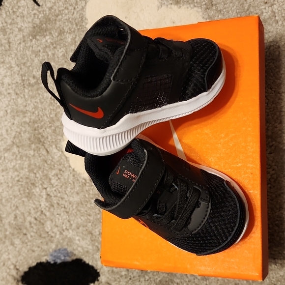 NIKE Downshifter 11 size 2C - Picture 6 of 6
